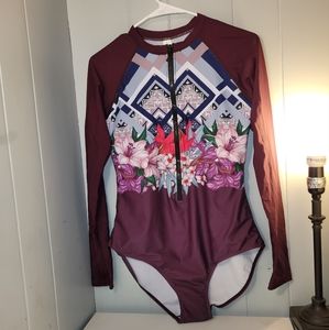 LONG SLEEVE FLORAL SURFER SUIT SIZE XL BRAND UNKOWN NWOT